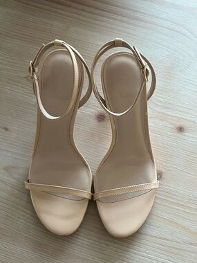 Brand New Stuart Weitzman Nudist II 100 Sandal Beige Size 7